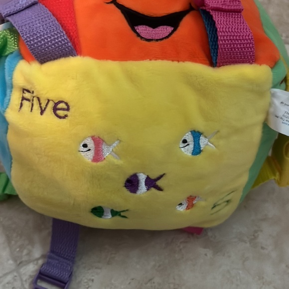 Buckle Toys - Bingo cube w/12 buckles, 1 zipper and embroidered numbers colorful - Picture 5 of 5